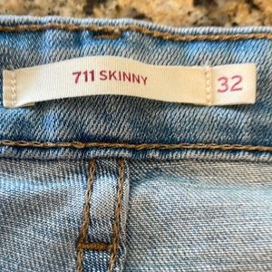 Woman’s Levi’s Skinny Jeans Stonewashed